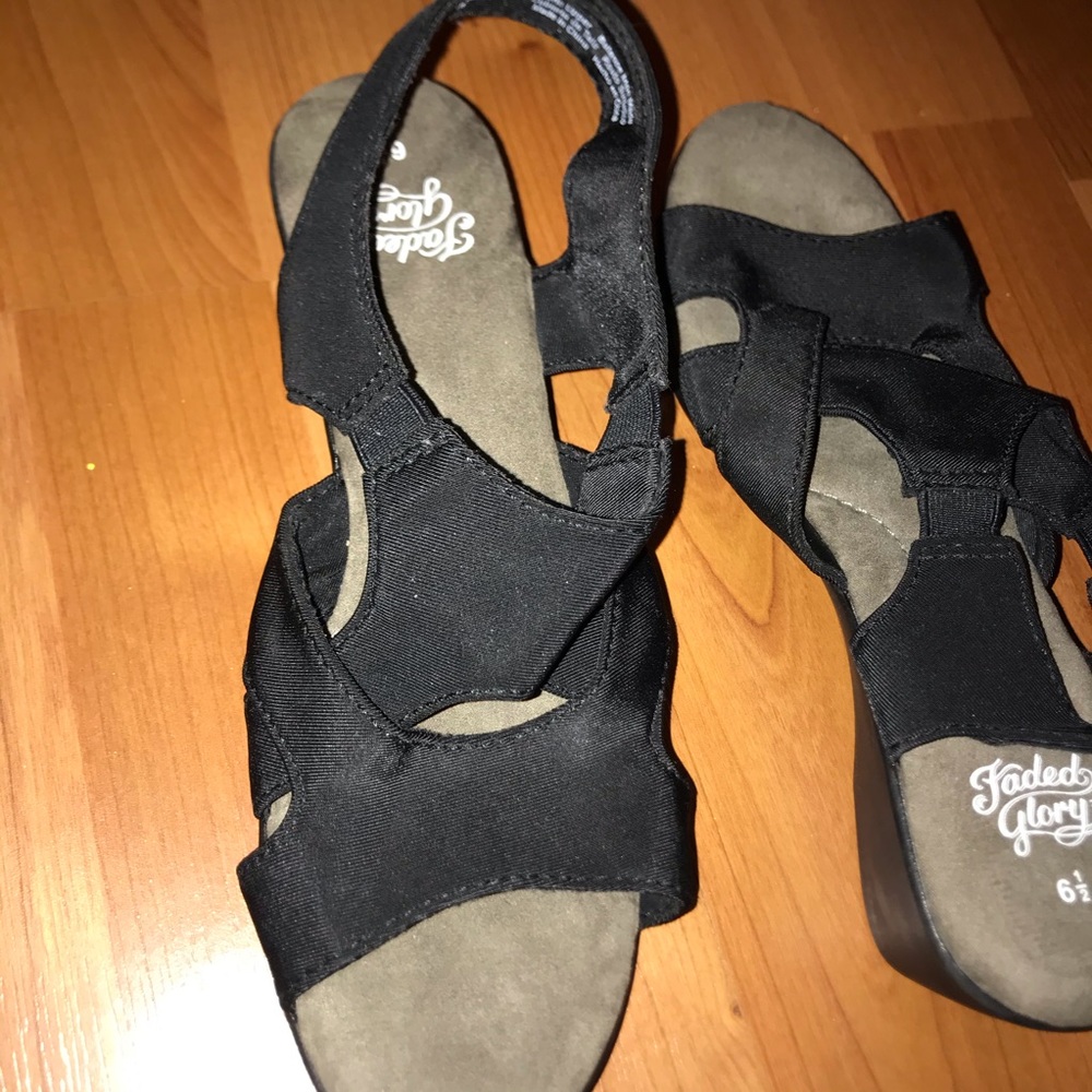 Open toe sandal with heel Faded Glory size 6 1/2